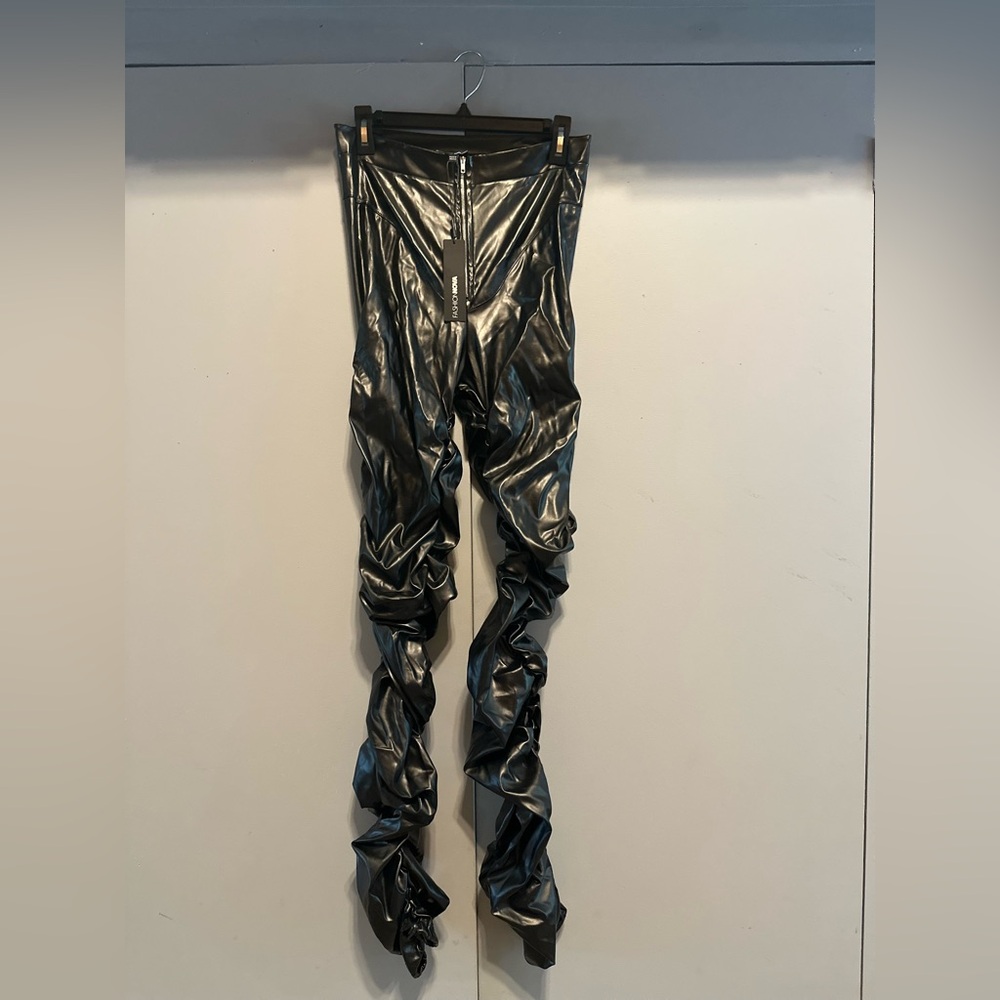 Fashion Nova - Glossy Black Puff Pants (Size XL)